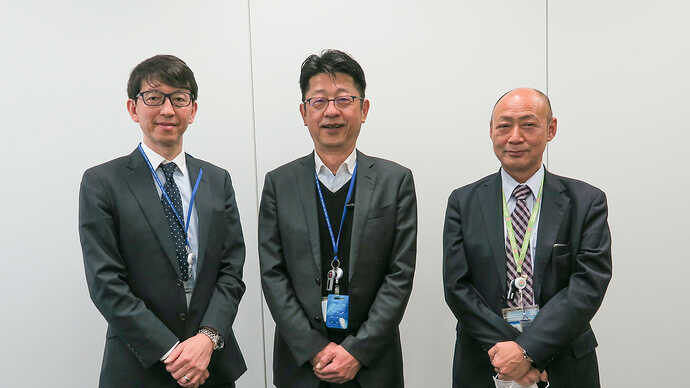 写真左から、斎藤さん、大塚さん、田野さん。