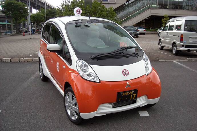 都タクシーの初代EVタクシーはi-MiEVでした。