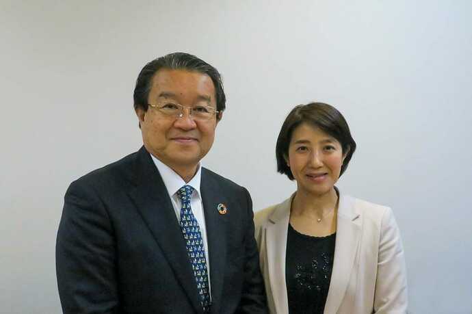山崎専務（左）と渡邊常務（右）。