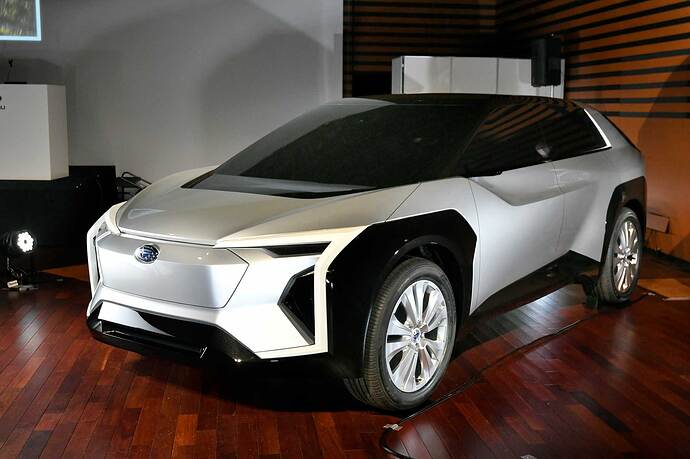 2030年代前半の市場投入が予定されるスバル新型電気自動車のデザインスタディーモデル。