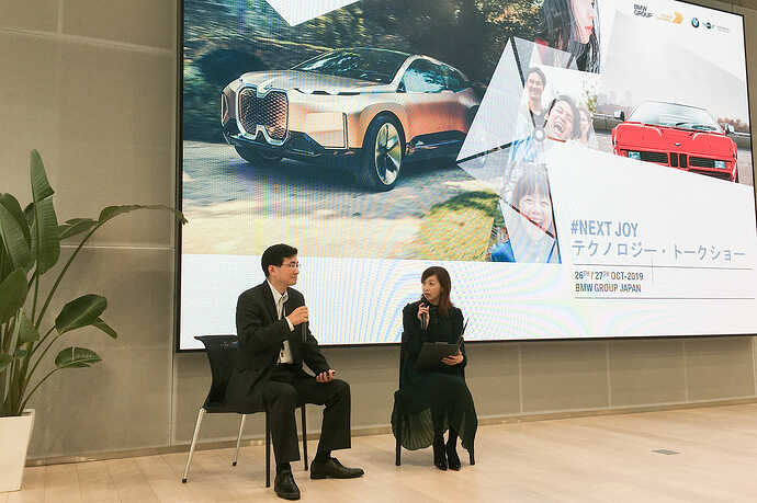 10月26日（土）～10月27日（日）に BMW GROUP Tokyo Bay で開催のイベント『＃NEXTJOY』のテクノロジートークショーに登壇した由美さん。BMWプロダクト・デベロップメント主任技師の河野崇氏と、自動運転について解説しました。