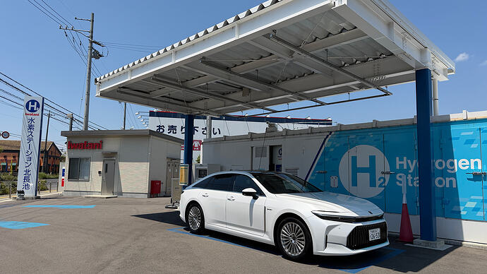 長野市内の水素ステーション。