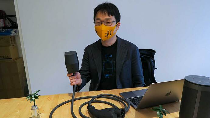 カフェ風の本社オフィスで、とても楽しくEllaについて語ってくださいました。