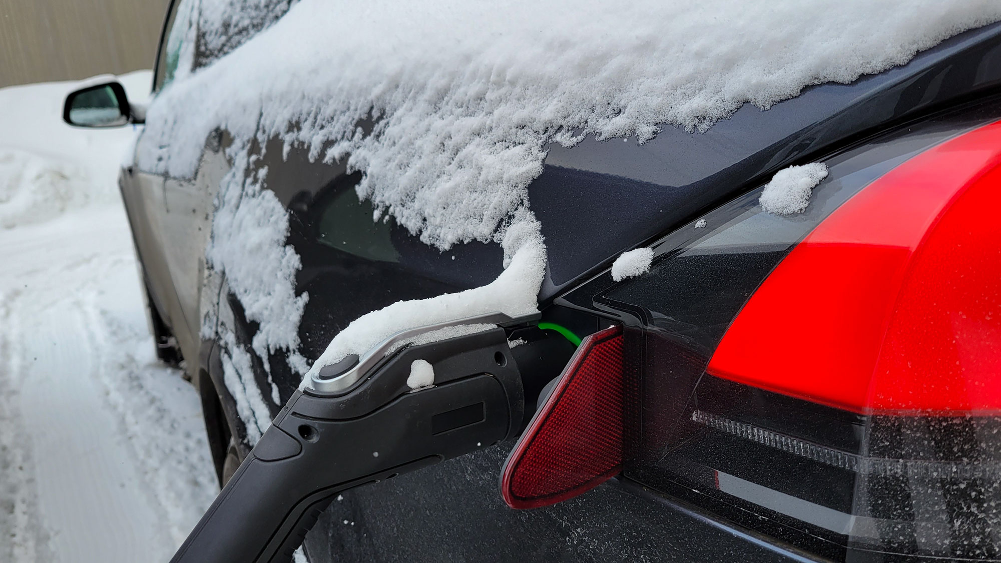 電気自動車「テスラ モデルX」で豪雪地帯ロングドライブ／EV充電