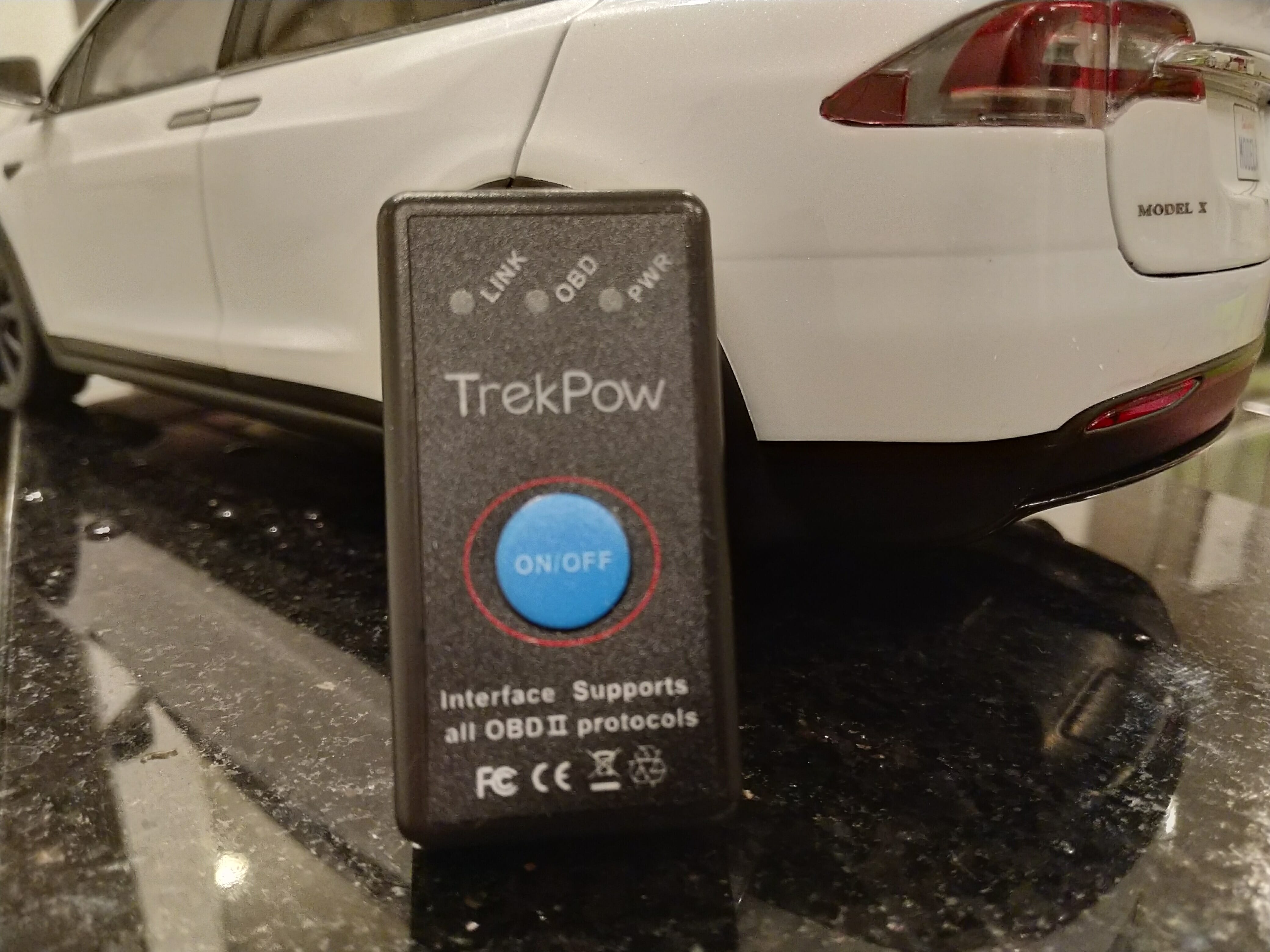 テスラモデルXのバッテリー温度や電圧のバラつきを調べる方法 - 電気