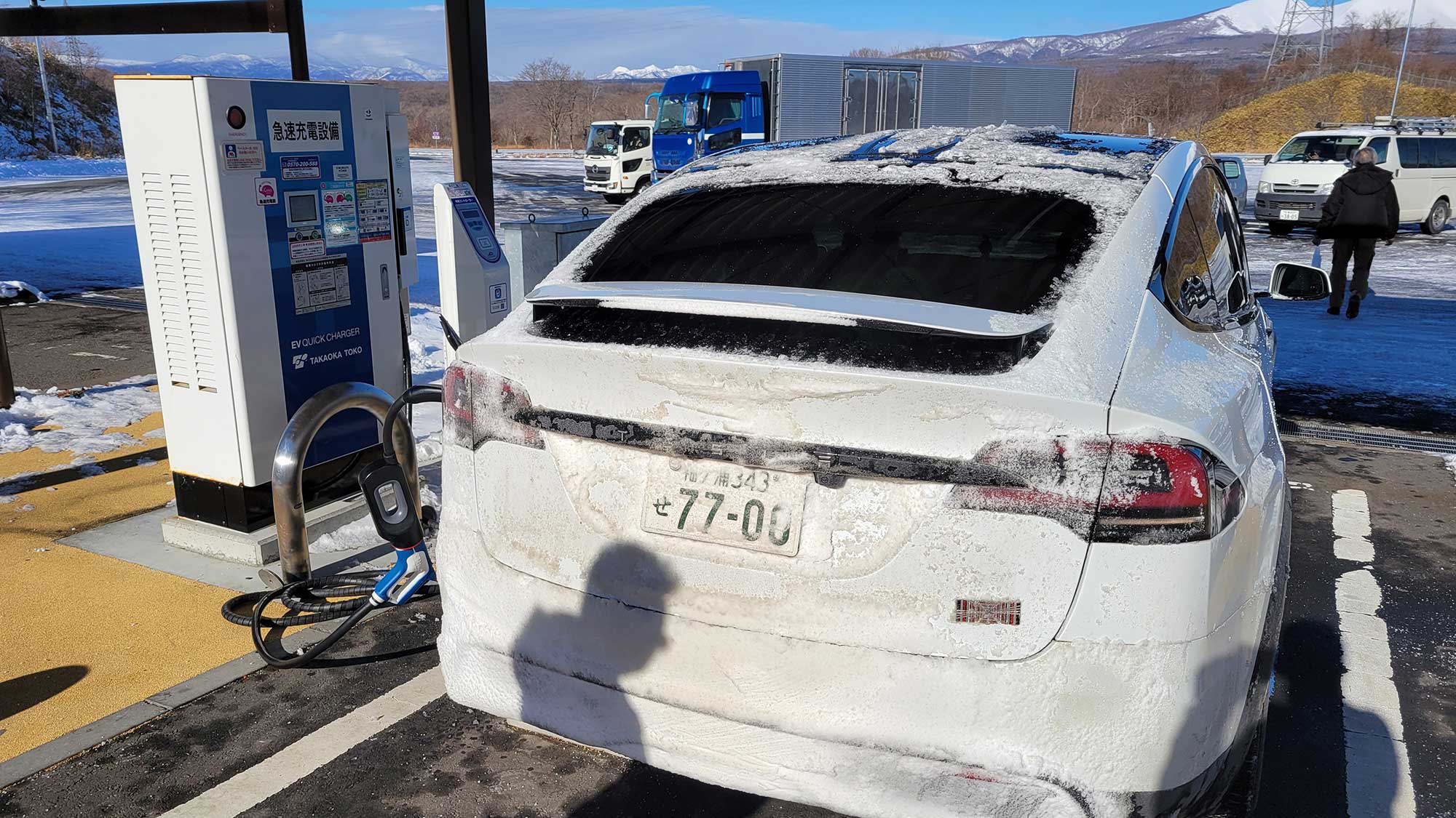 テスラ新型『モデルX』で真冬の北海道遠征／電費や充電インフラを詳細