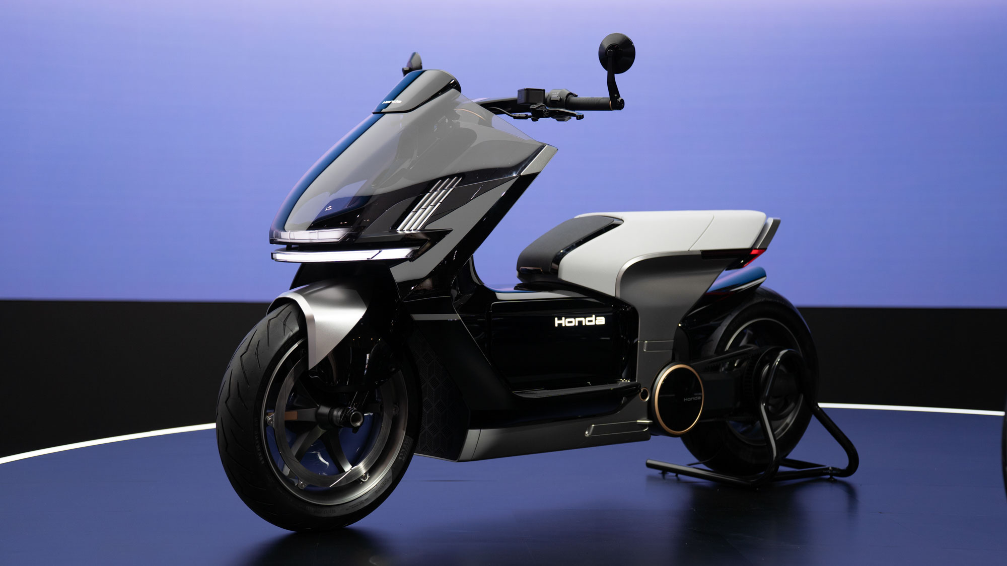 AKIRAじゃん！」と話題のコンセプトモデルから二輪ロボットまで【Japan