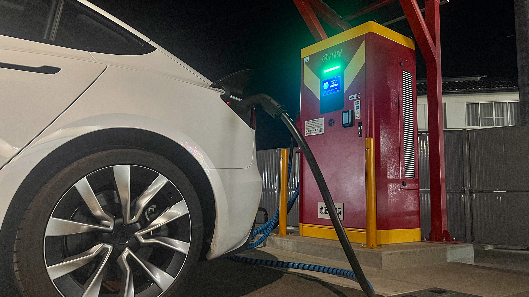 テスラモデル3でフラッシュのNACS充電を使ってみた〜実際の出力や料金