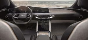 Lucid Airのコクピット。テスラと同様、情報は大型のスクリーンに表示されるようだ。意外とシンプル。Lucid Motorsの公式サイトより転載。