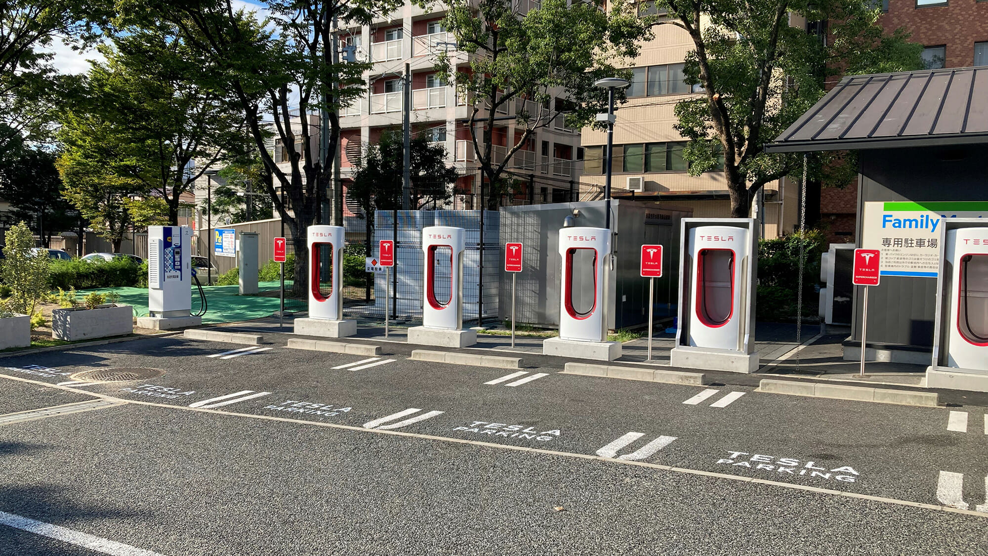テスラ「スーパーチャージャー」開設が加速〜2021年だけで11カ所が