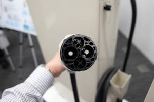 家庭用蓄電池システム「トライブリッド」のEV接続用チャデモ端子