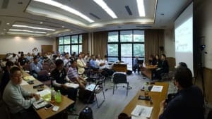 座談会では、実際のユーザーと潜在ユーザーからの質問を、世界最先端のEVメーカーの担当者が忌憚なく答える。ノルウェーやオランダ、カリフォルニア州の人たちにも参加してもらいたい場面です。