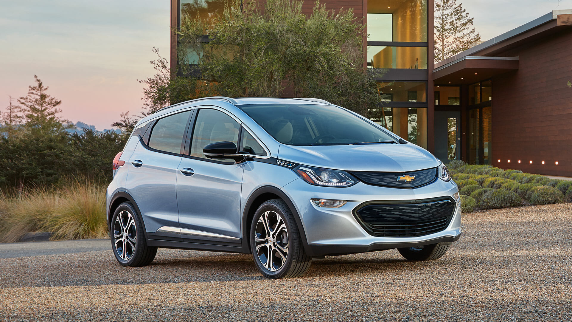 米GMが電気自動車のシボレー ボルト(BOLT)を発表