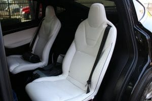「Deuxy（Tesla Model X 90D）」の後席。48万㎞を超えてもシートはヤレていません。