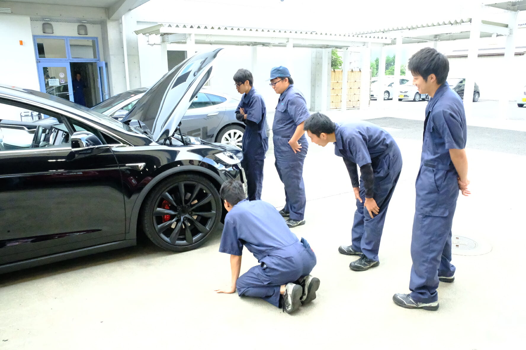 山梨県立の高等技術専門校でテスラ車を使った出前授業 Evsmartブログ