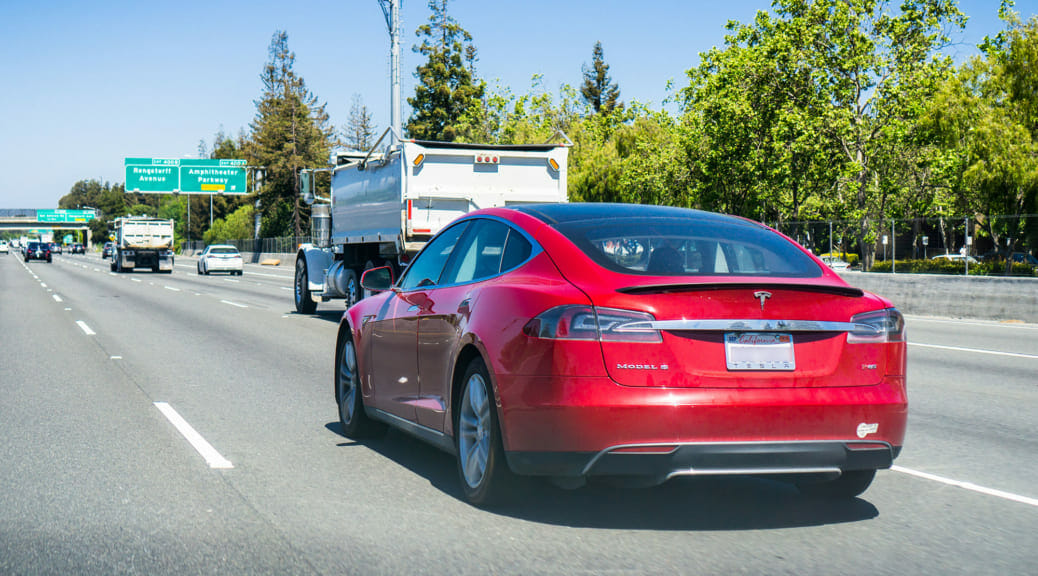 カリフォルニア州で電気自動車の市場シェアがハイブリッド車を超えた