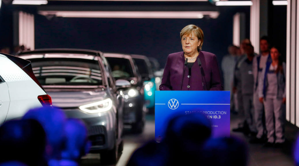 VWが電気自動車『ID.3』生産開始。首相出席の式典で示された「本気」の度合い