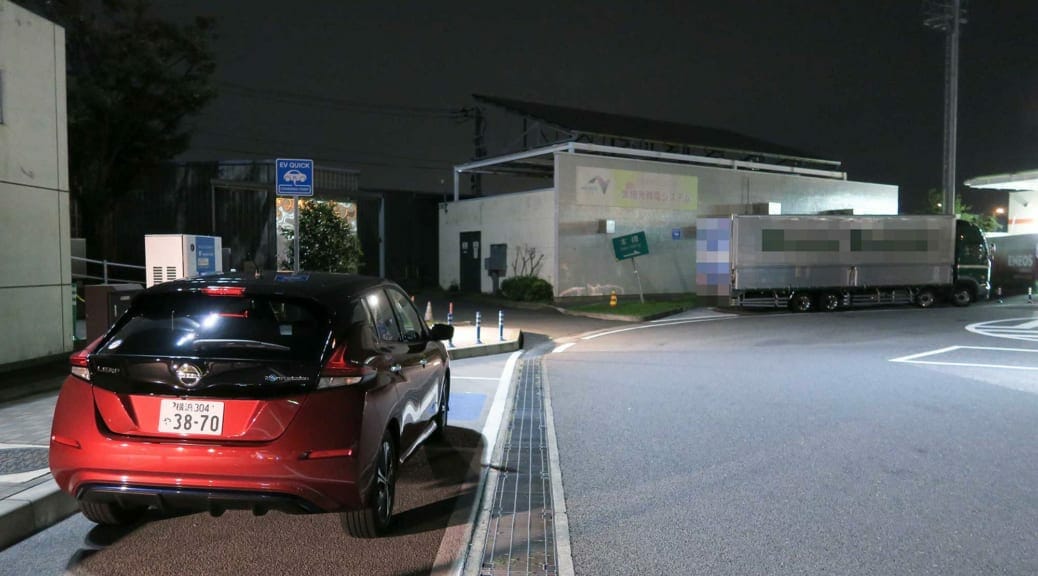 東名や新東名、深夜の高速道路でトラックのマナー違反が電気自動車ドライブにも悩ましい件