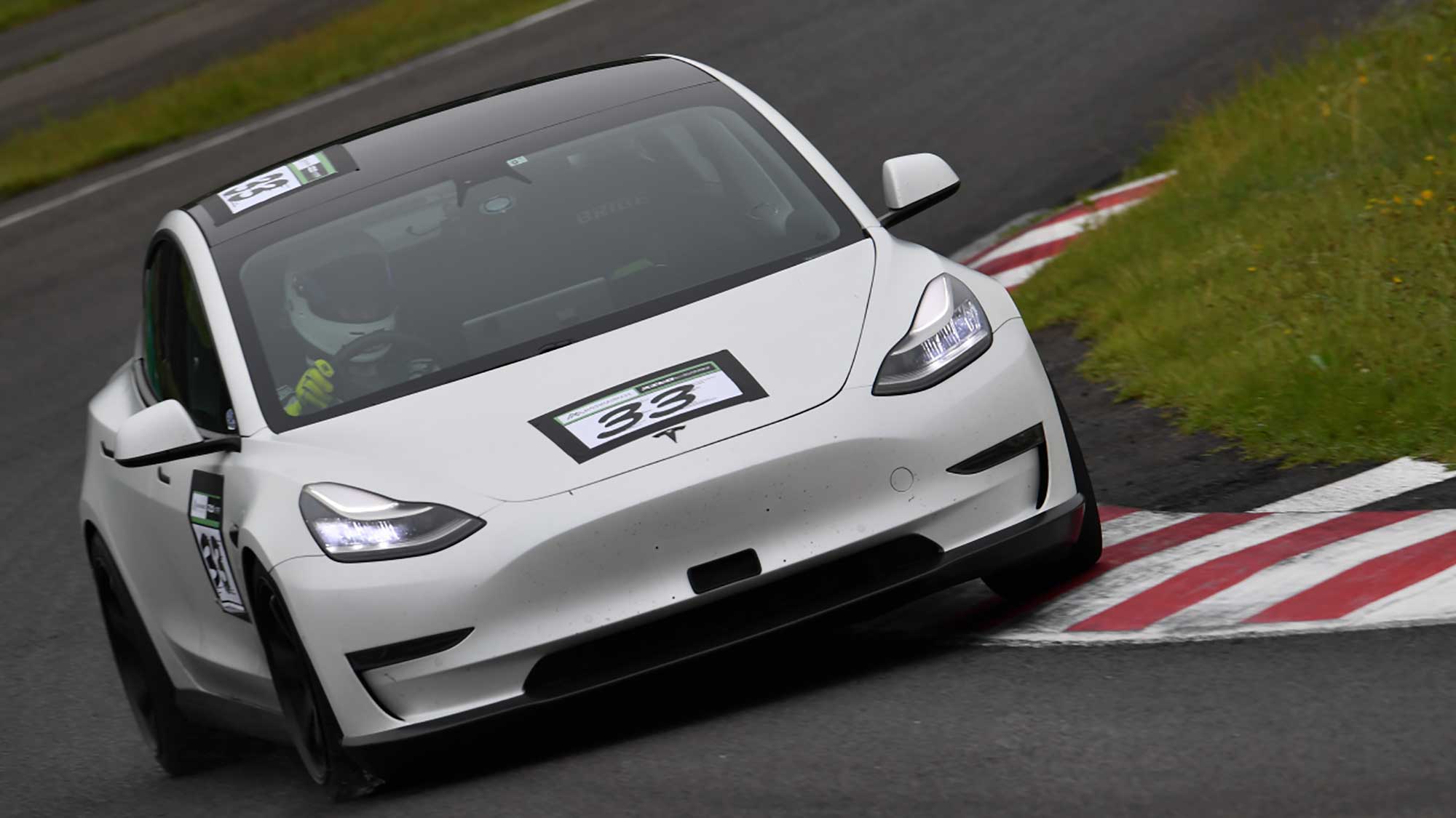  電気自動車レース『JEVRA』の魅力を再確認 【PART3】テスラ『モデル3』の衝撃 - EVsmartブログ 