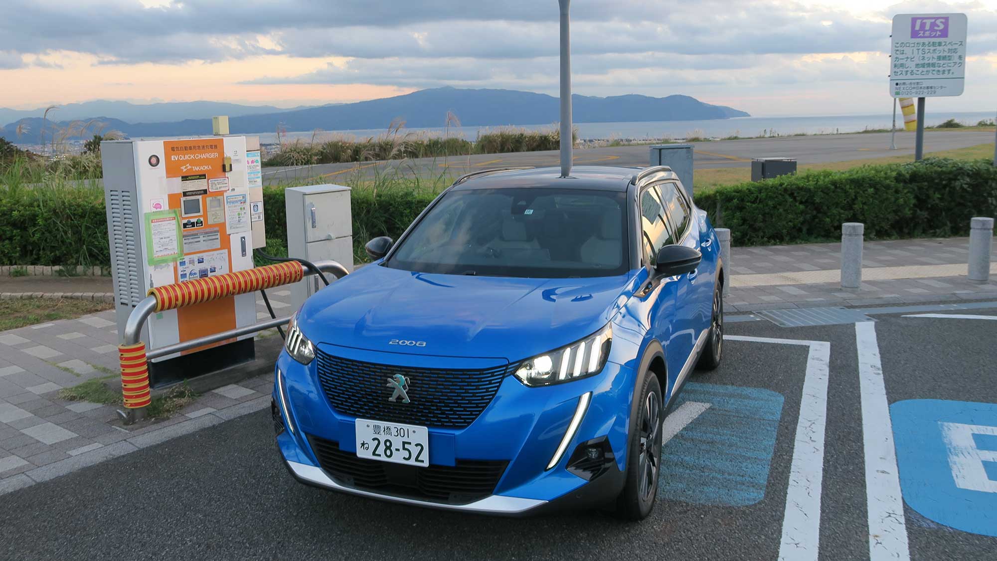 ☆送料込み 美品 プジョー PEUGEOT e-2008 純正 充電ケーブル - 車外 ...