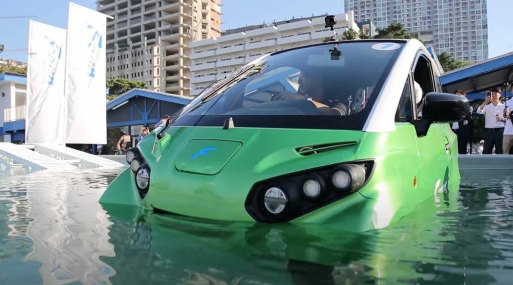 水に浮く！ 軽EV『FOMM ONE』はいつから日本で買えるのか？