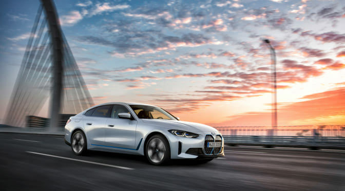 BMWが新型EV『i4』を発表し『M50』も含め国内予約注文開始〜最新情報ハイライト＆走りを妄想