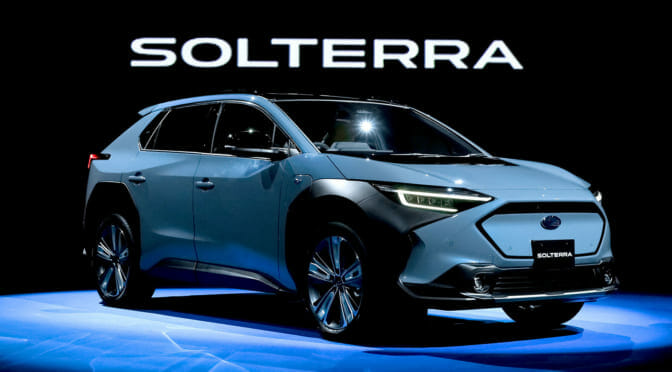 スバルが電気自動車SUV『ソルテラ』を世界初公開〜「いいEV」と社長がアピール