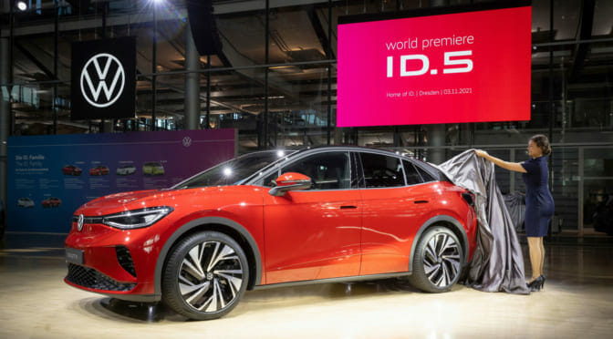 フォルクスワーゲンが新型EV『ID.5』量産開始〜電気自動車専用工場増強も