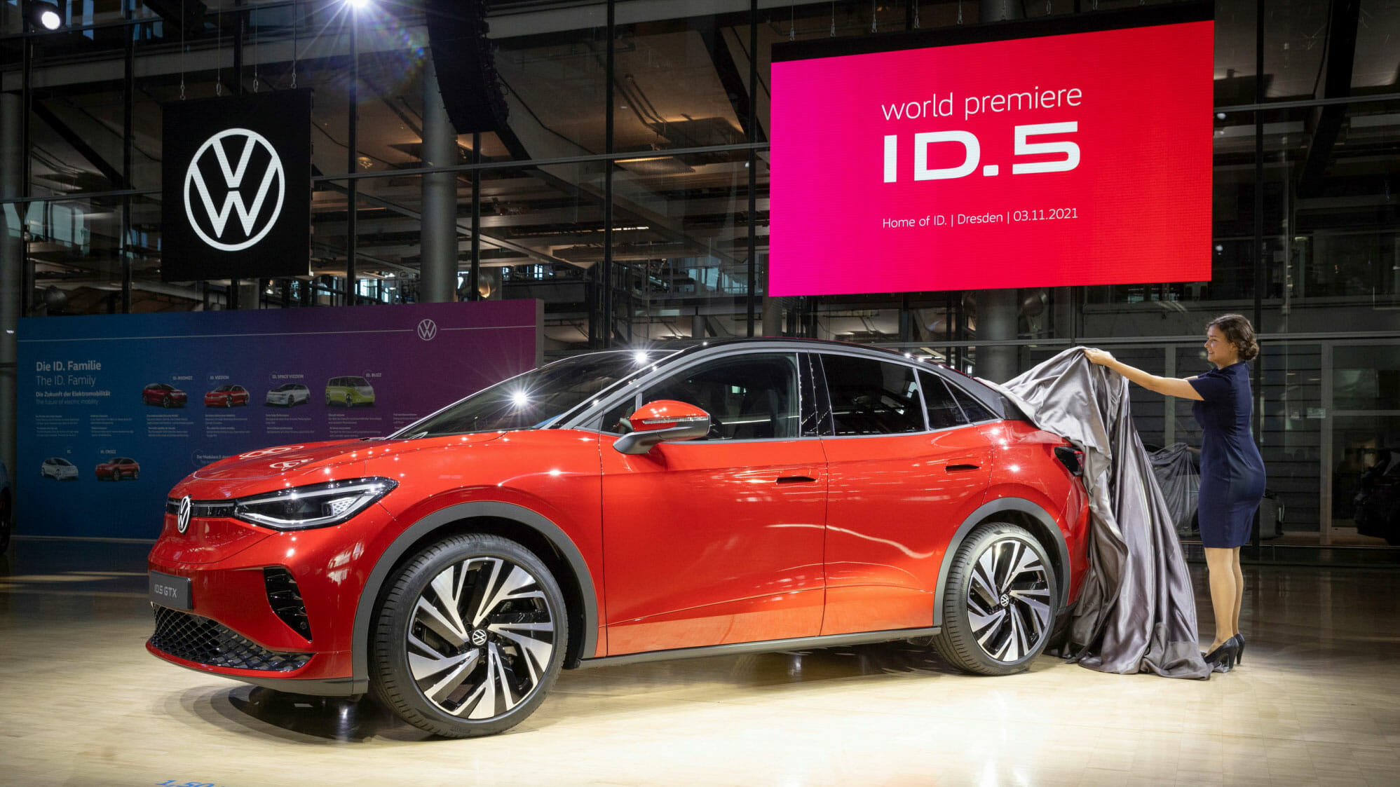 フォルクスワーゲンが新型EV『ID.5』量産開始〜電気自動車専用工場増強も