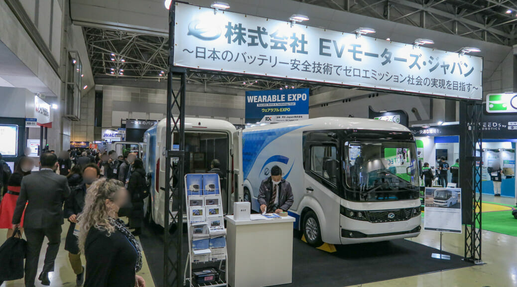 EVモーターズ・ジャパンが物流用小型EVトラックを初公開＆大型路線EVバスを初納車