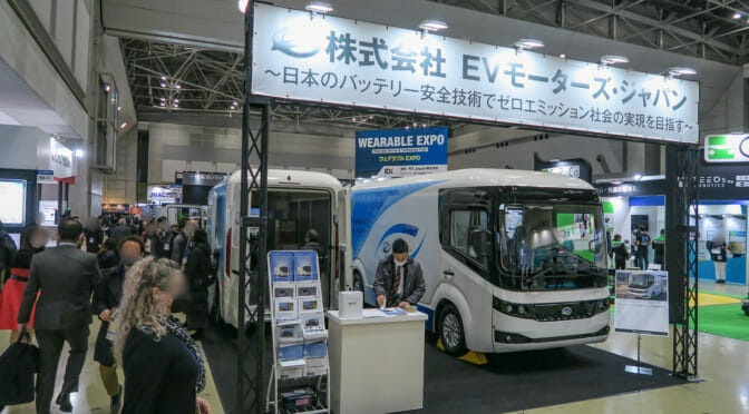 EVモーターズ・ジャパンが物流用小型EVトラックを初公開＆大型路線EVバスを初納車