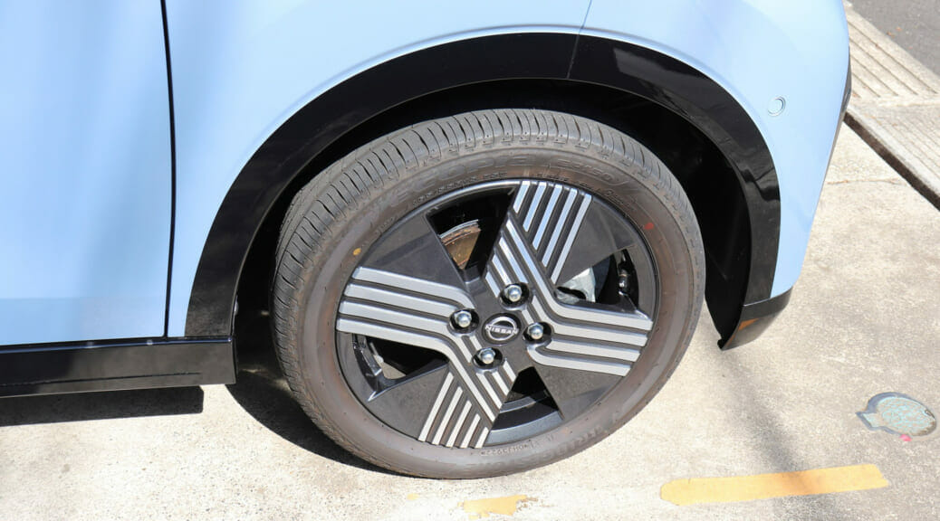 サクラのスタッドレスを純正タイヤに履き替えた／EVタイヤ交換のポイント