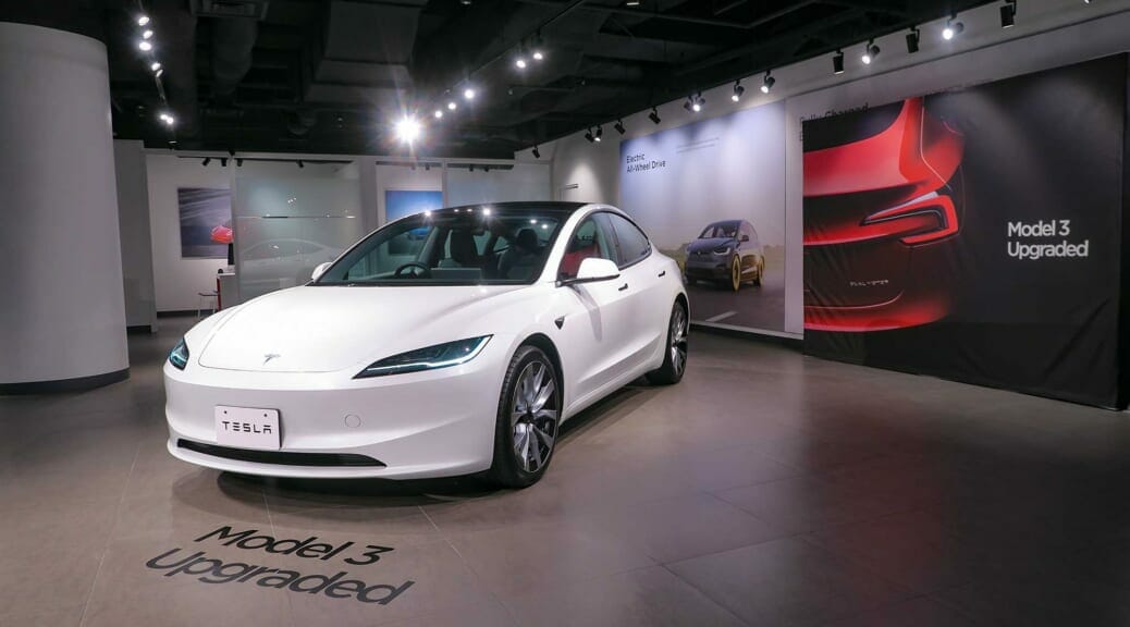 テスラが新型『モデル3』を一日限定で日本初公開〜魅力的な電気自動車の最先端