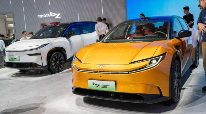 トヨタが中国向けEV 2車種『bZ3X』『bZ3C』をお披露目〜北京モーターショー2024