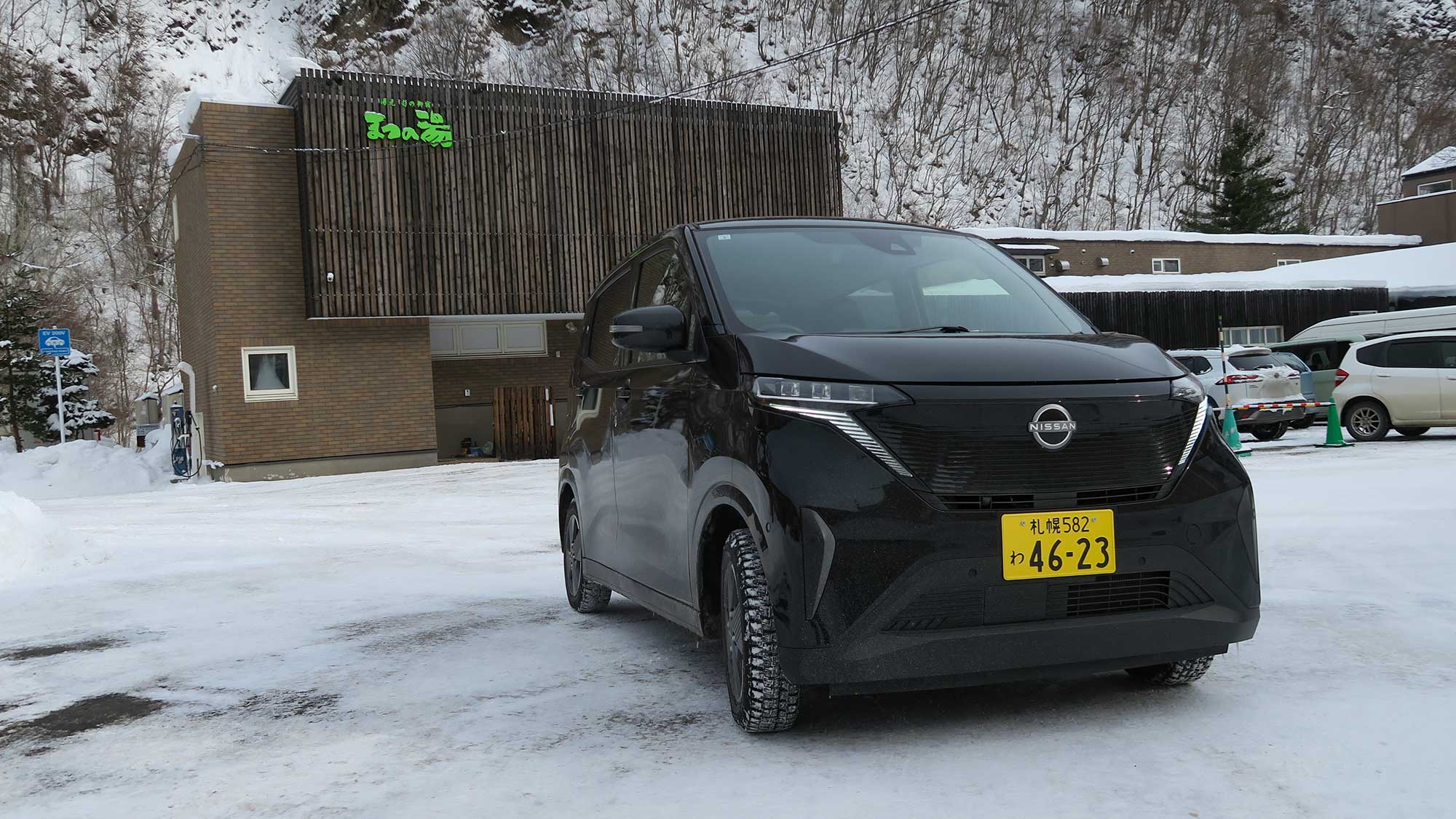 真冬の北海道で『サクラ』のレンタカーを借りてみた／遊びながら充電できる幸せを実感