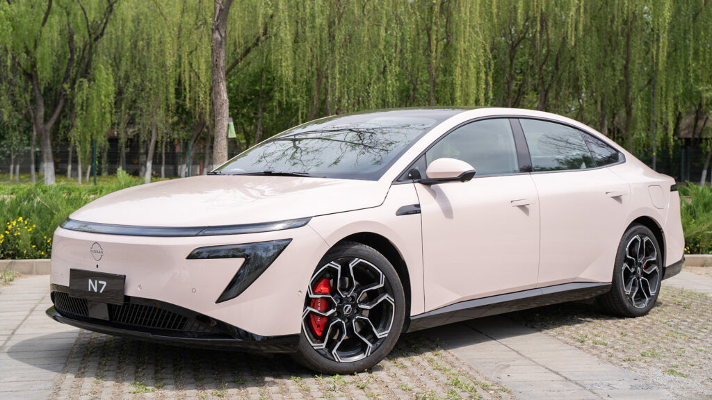 「日産復活の先陣となるか？」中国でヒット中の新型EVセダン〜日産『N7』試乗レポート