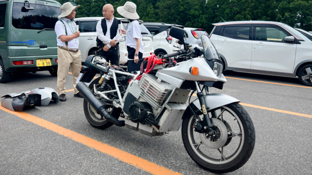 苦難の末に完成した手作りEVバイク「電動カタナ」で白馬へ〜タタメルバイクとも仲良し