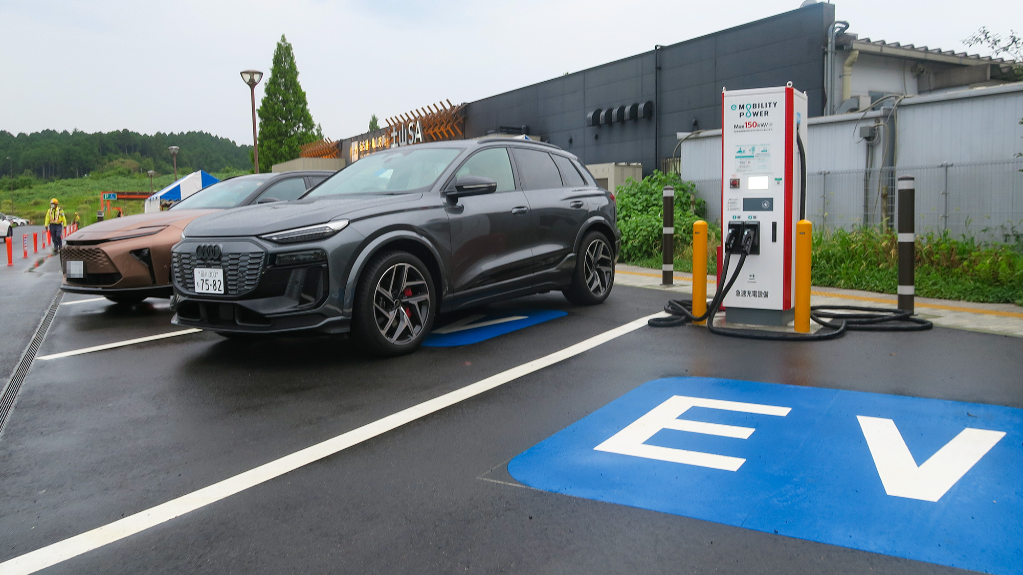 アウディの高級EV『SQ6 e-tron』東京＝兵庫【復路編】チャデモ高出力＆従量課金経路充電ネットワークへの期待