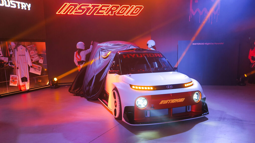 「INSTEROID Night」で社長とデザイナーにインタビュー/普段使いにぴったりで最高のEVを!