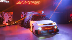 「INSTEROID Night」で社長とデザイナーにインタビュー/普段使いにぴったりで最高のEVを!
