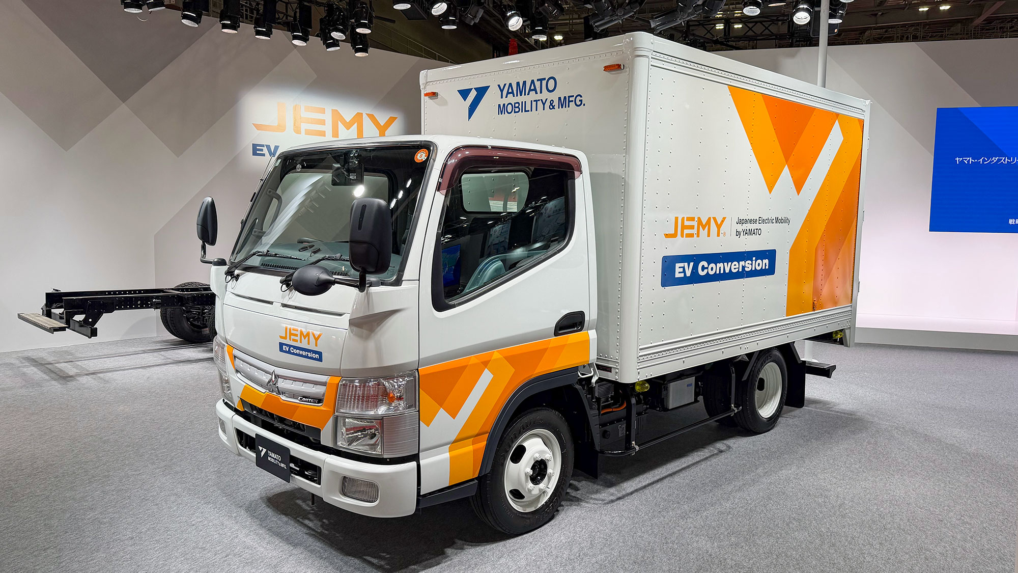 トラックEVシフトの現実解【Japan Mobility Show 2025】旧型キャンターを「リユースEVトラック」に改造する提案