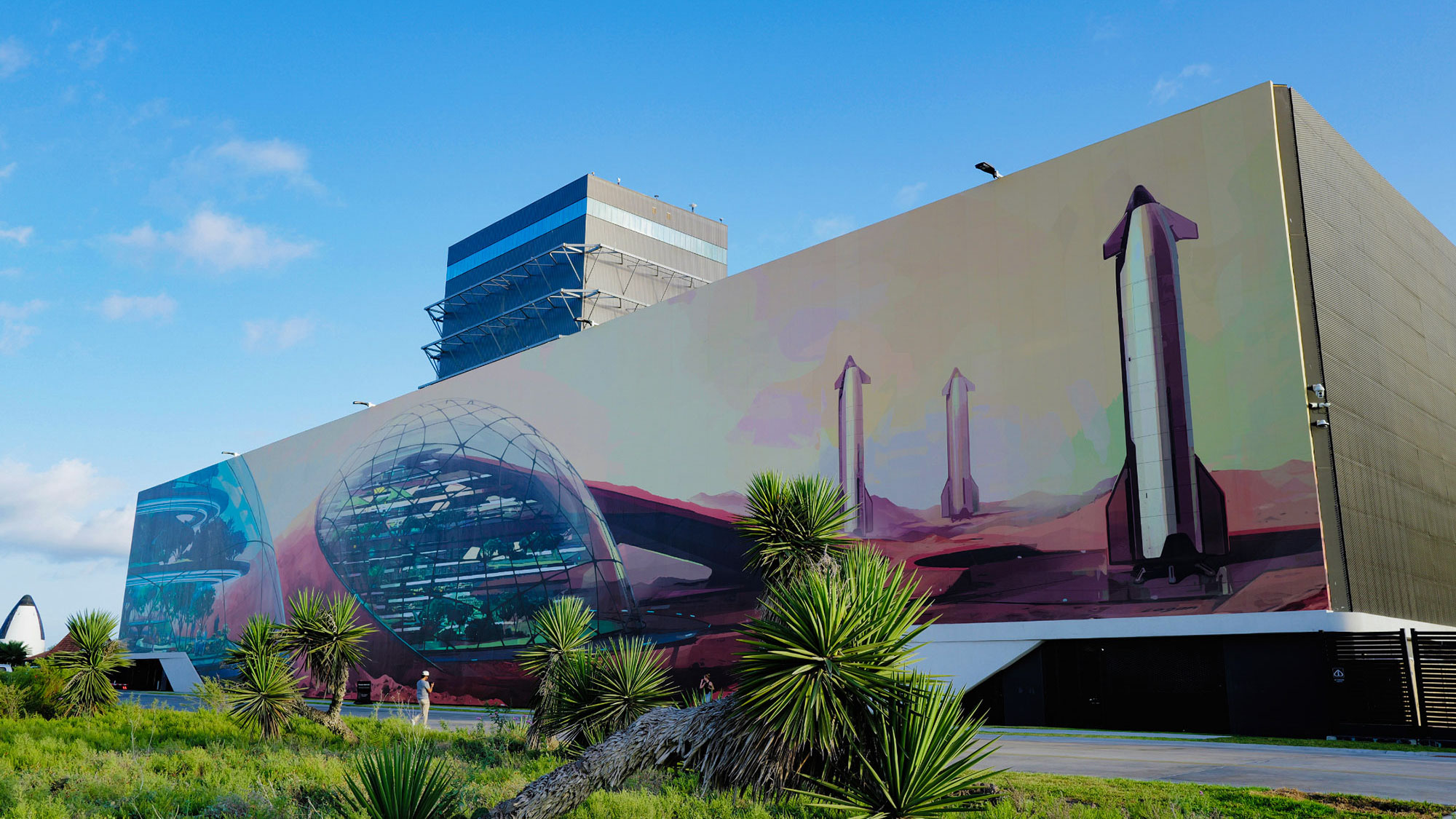 テスラの本場アメリカ訪問記【01】ド迫力EV「サイバートラック」のFSD自動運転でスターベースを訪問