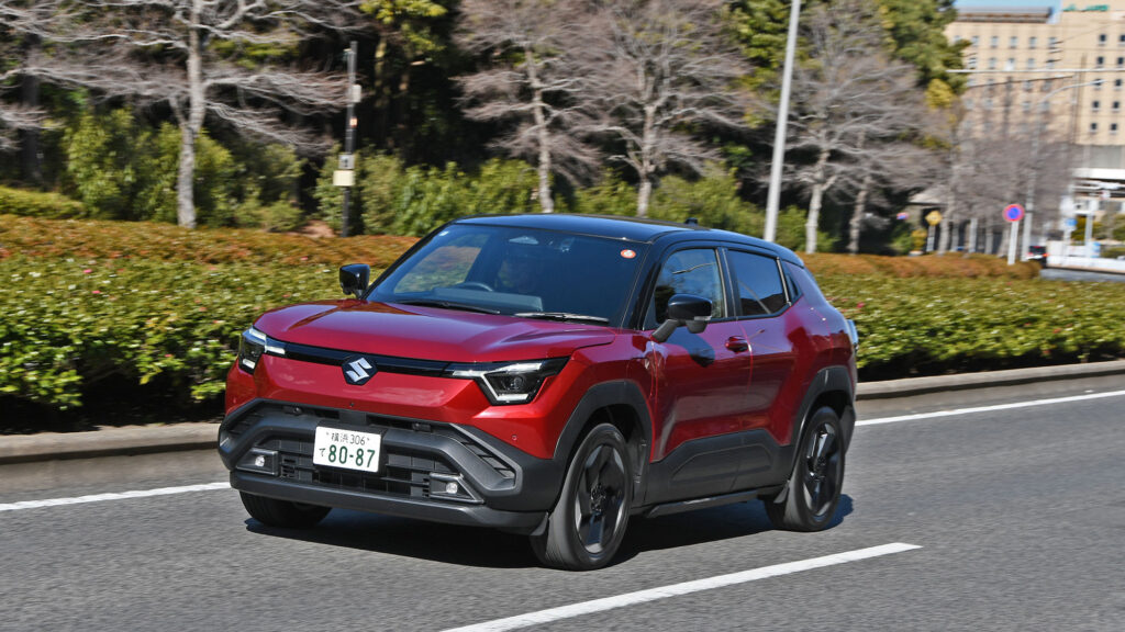 スズキの電気自動車「eビターラ」公道試乗レポート／EVだけどコスパが高い「普通にいいクルマ」