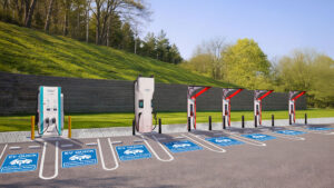 海老名サービスエリアに最大「350kW器」を日本国内初設置へ／「EV超急速充電」時代の幕開けか？