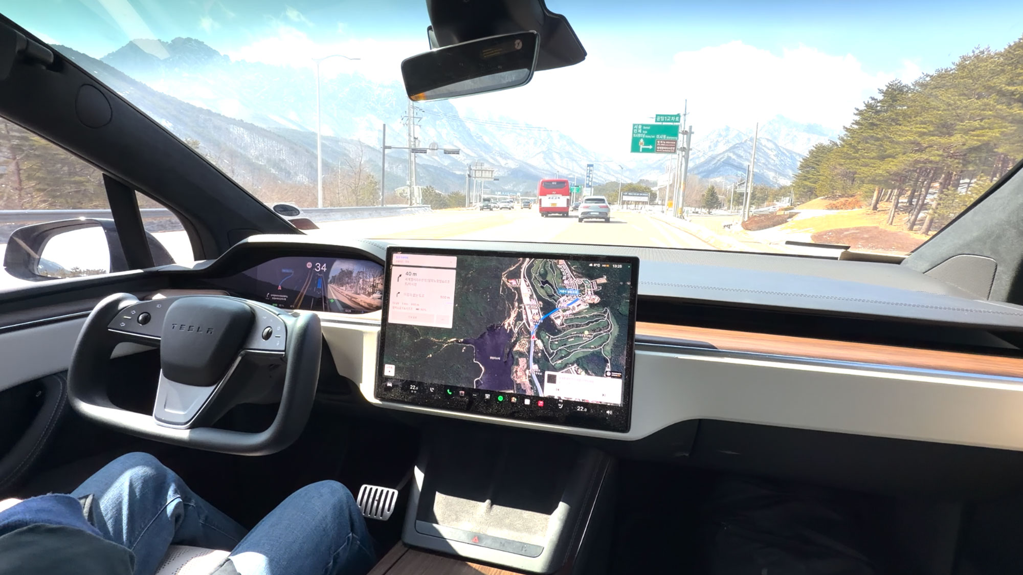 【韓国EV事情レポート01】日本より先にリリースされたテスラ「FSD」を体験／自動駐車のハンドル捌きは人間以上と実感